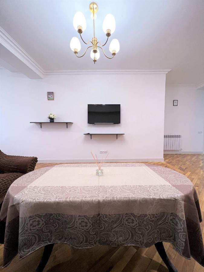 Апартаменти Cosy Apt Near Republic Square Єреван Екстер'єр фото